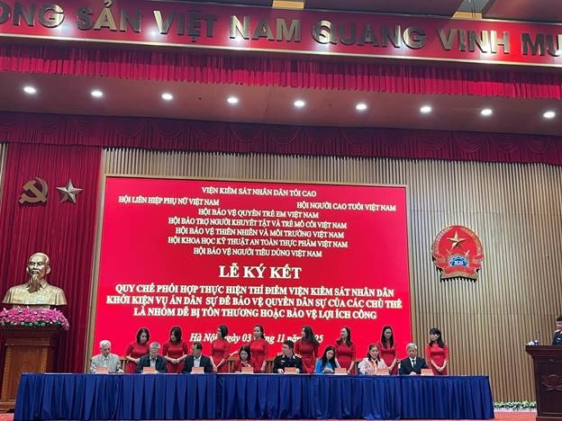 Đồng chí Nguyễn Đức Thái, Phó Viện trưởng VKSND tối cao và lãnh đạo 7 Hội ký Quy chế phối hợp. (Đồng chí Bùi Xuân Thủy, Phó Chủ tịch kiêm Tổng Thư ký Hội – Thứ 2 từ trái sang).