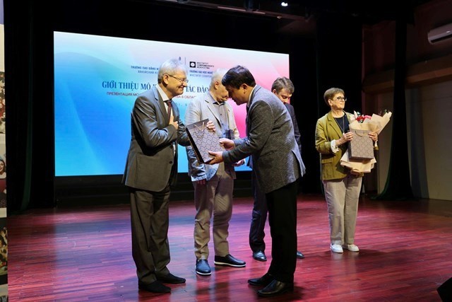 Tăng cường hợp t&#225;c quốc tế: Đo&#224;n trường Đại học Nghệ thuật Đương đại Th&#224;nh phố Matxcơva (Li&#234;n bang Nga) đến thăm v&#224; l&#224;m việc tại trường Cao đẳng Nghệ thuật H&#224; Nội - Ảnh 7