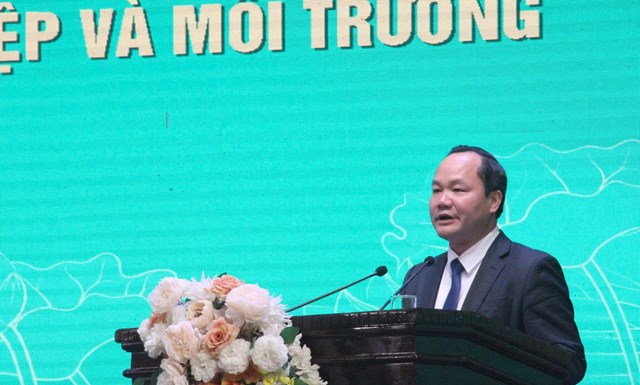 Đồng chí Hoàng Quốc Việt - Ủy viên Ban Thường vụ Tỉnh ủy, Giám đốc Sở Nông nghiệp và Môi trường tỉnh Nghệ An đọc diễn văn kỉ niệm