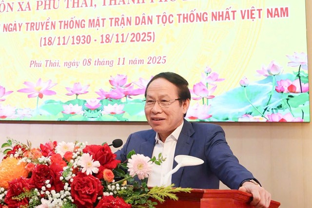 Đồng chí Lê Tiến Châu - Ủy viên Trung ương Đảng, Bí thư Thành ủy, Trưởng đoàn ĐBQH TP Hải Phòng phát biểu tại Ngày hội “Đại đoàn kết toàn dân tộc” xã Phú Thái, sáng 8/11/2025.