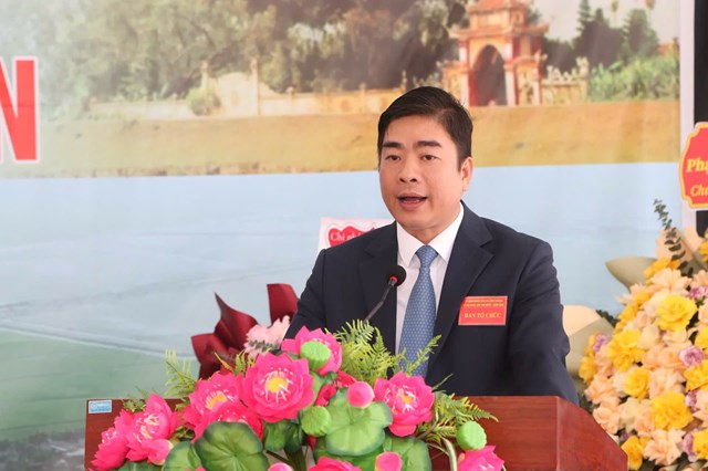 &Ocirc;ng Đinh Ph&uacute; Hiếu &ndash; Chủ tịch UBND x&atilde; Vĩnh Thuận ph&aacute;t biểu tại lễ khai mạc, khẳng định định hướng ph&aacute;t triển kinh tế sinh th&aacute;i gắn với bảo tồn văn h&oacute;a địa phương.