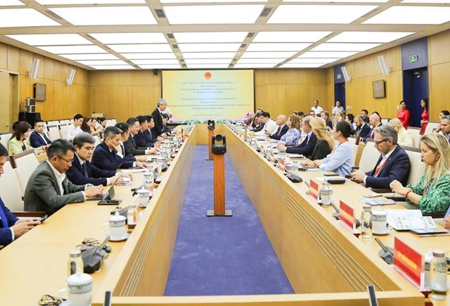 Toàn cảnh buổi làm việc giữa lãnh đạo thành phố Hải Phòng và Đoàn công tác Hà Lan.