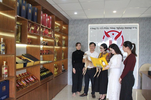 Kh&rgb(2, 2, 5);m ph&rgb(2, 2, 5); l&rgb(2, 2, 4);ng nghề OCOP H&rgb(2, 2, 4); Tĩnh: Tiềm năng v&rgb(2, 2, 4); th&rgb(2, 2, 5);ch thức - Ảnh 5