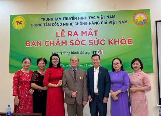 Lễ ra mắt Ban Chăm s&oacute;c Sức khoẻ ACT tại H&agrave; Nội.