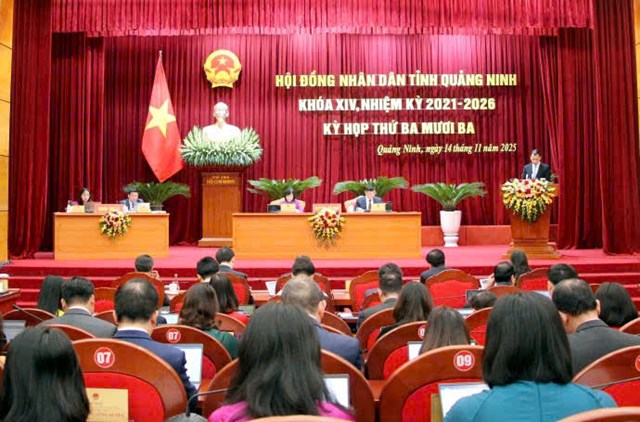 Quang cảnh Kỳ họp thứ 33 (kỳ họp chuyên đề) HĐND tỉnh Quảng Ninh khóa XIV, nhiệm kỳ 2021-2026 diễn ra sáng 14/11/2025. Các đại biểu tham dự thảo luận và quyết nghị nhiều nội dung quan trọng của tỉnh.