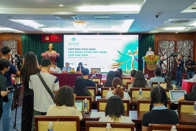 Không khí sôi nổi tại buổi họp báo Liên hoan phim TP. HCM, với sự tham dự của lãnh đạo và đại diện các đơn vị liên quan.