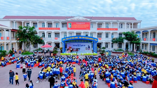 Trường Tiểu học T&#226;n Tiến long trọng tổ chức Ng&#224;y hội Tri &#226;n c&#225;c Thầy C&#244; nh&#226;n Ng&#224;y Nh&#224; gi&#225;o Việt Nam 20/11 - Ảnh 1