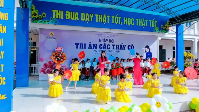 Trường Tiểu học T&#226;n Tiến long trọng tổ chức Ng&#224;y hội Tri &#226;n c&#225;c Thầy C&#244; nh&#226;n Ng&#224;y Nh&#224; gi&#225;o Việt Nam 20/11 - Ảnh 3