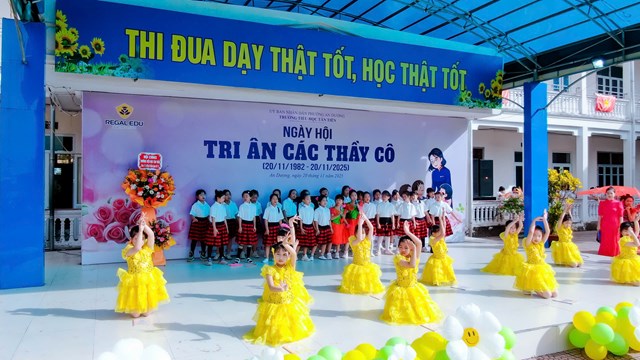 Trường Tiểu học T&#226;n Tiến long trọng tổ chức Ng&#224;y hội Tri &#226;n c&#225;c Thầy C&#244; nh&#226;n Ng&#224;y Nh&#224; gi&#225;o Việt Nam 20/11 - Ảnh 4