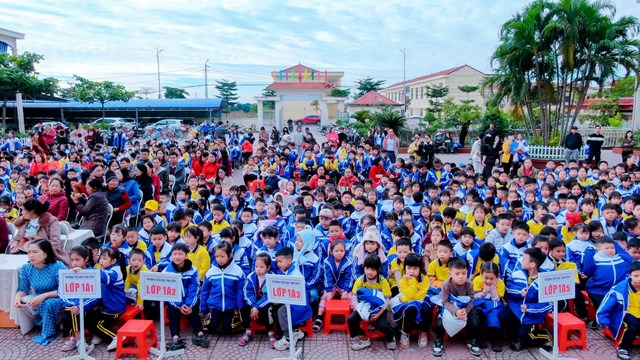 Trường Tiểu học T&#226;n Tiến long trọng tổ chức Ng&#224;y hội Tri &#226;n c&#225;c Thầy C&#244; nh&#226;n Ng&#224;y Nh&#224; gi&#225;o Việt Nam 20/11 - Ảnh 5