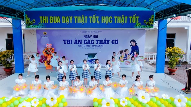 Trường Tiểu học T&#226;n Tiến long trọng tổ chức Ng&#224;y hội Tri &#226;n c&#225;c Thầy C&#244; nh&#226;n Ng&#224;y Nh&#224; gi&#225;o Việt Nam 20/11 - Ảnh 9