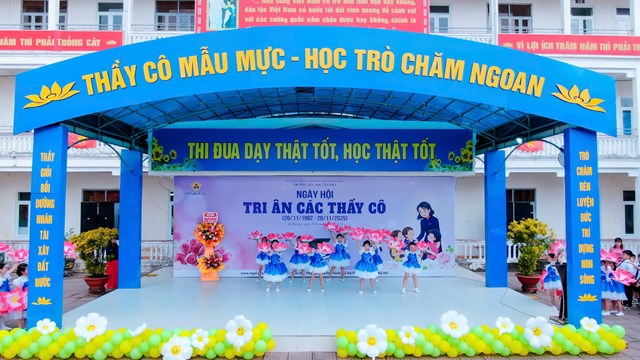 Trường Tiểu học T&#226;n Tiến long trọng tổ chức Ng&#224;y hội Tri &#226;n c&#225;c Thầy C&#244; nh&#226;n Ng&#224;y Nh&#224; gi&#225;o Việt Nam 20/11 - Ảnh 13
