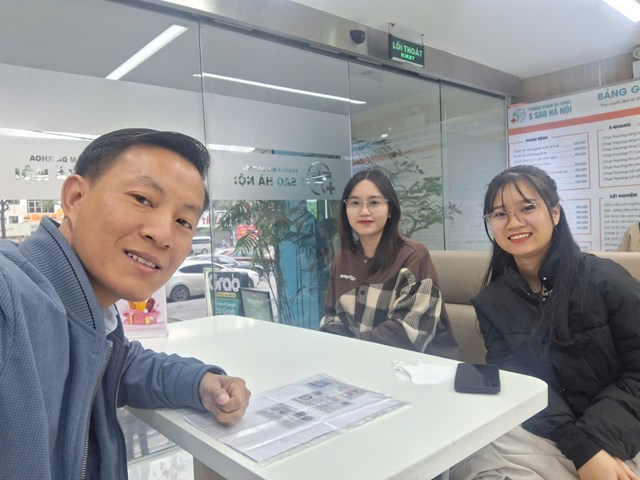 Người thầy dạy lái xe ô tô được nhiều học viên kính trọng.