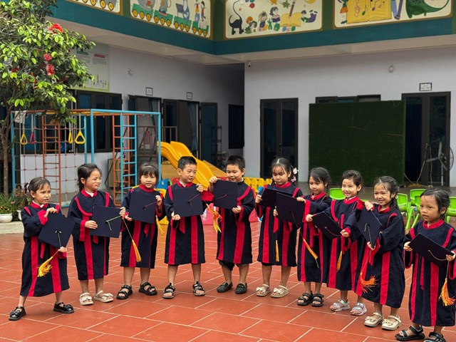 Các con hào hứng với hoạt động.