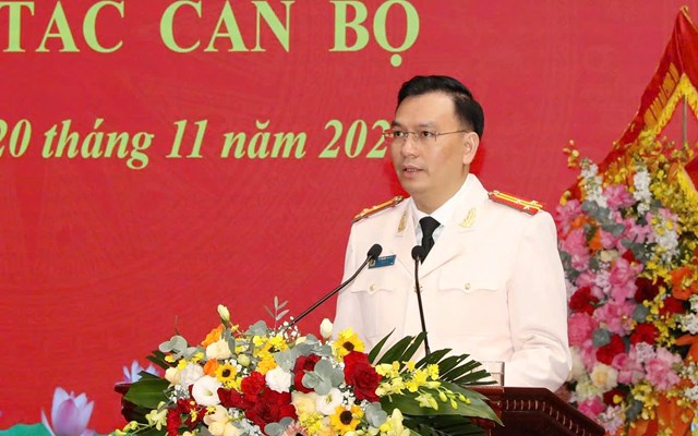 Thượng tá Cù Quốc Thắng phát biểu nhận nhiệm vụ Giám đốc Công an tỉnh Ninh Bình