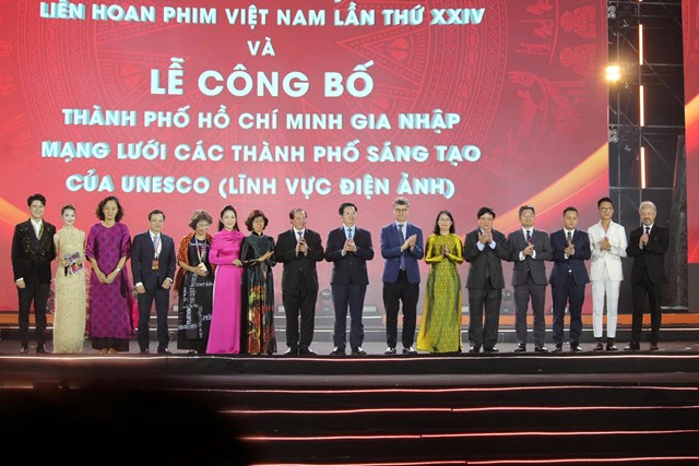 Các đại biểu và khách mời tại Chương trình Công bố TP. Hồ Chí Minh chính thức gia nhập Mạng lưới Thành phố Sáng tạo của UNESCO (lĩnh vực Điện ảnh), diễn ra trong khuôn khổ Liên hoan Phim Việt Nam lần thứ XXIV.