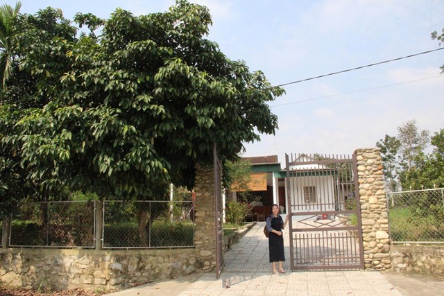 Cổng vào trang trại nuôi hươu của gia đình chị Phạm Thị Trầm và anh Nguyễn Văn Nhân