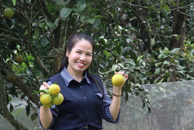 Vợ chồng hạnh phúc với cơ ngơi xanh mình làm ra