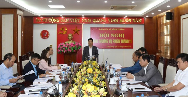 Đồng chí Hà Văn Quyết, Tỉnh ủy viên, Bí thư Đảng ủy, Chủ tịch HĐND xã chủ trì hội nghị Ban Thường vụ Đảng ủy phiên họp thường kỳ tháng 11/2025.