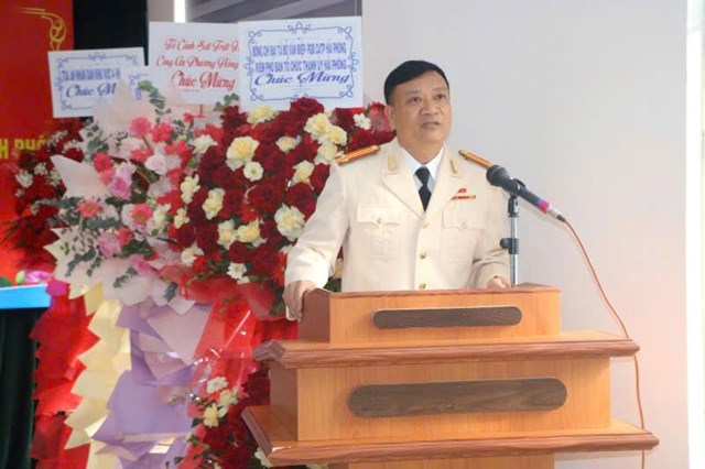 Trung t&aacute; Ho&agrave;ng Xu&acirc;n Hiển ph&aacute;t biểu nhận nhiệm vụ tr&ecirc;n cương vị Trưởng C&ocirc;ng an đặc khu C&aacute;t Hải