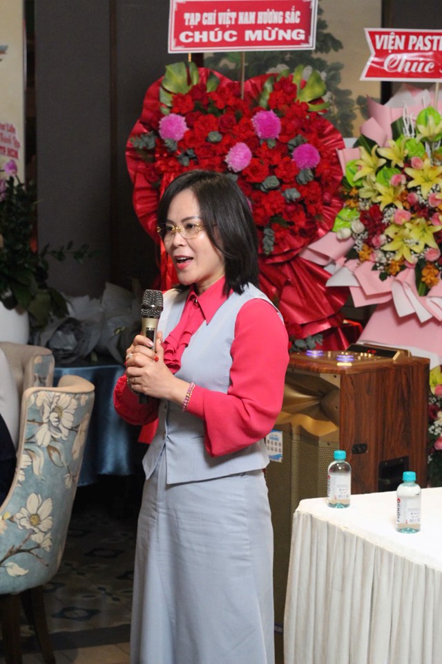 Tiến sĩ Nguyễn Lê Vân - Phó Trưởng Phòng Quản lý Báo chí Xuất bản, Sở Văn hoá và Thể Thao thành phố Hồ Chí Minh phát biểu tại buổi lễ