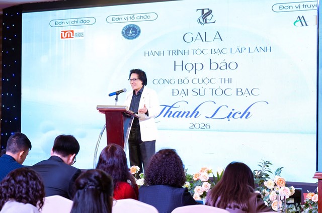 PGS.TS.NGƯT. Lê Huyên - Chủ tịch Hiệp hội Thiết kế mẫu và Sáng tạo Mỹ thuật Việt Nam phát biểu tại buổi họp báo 