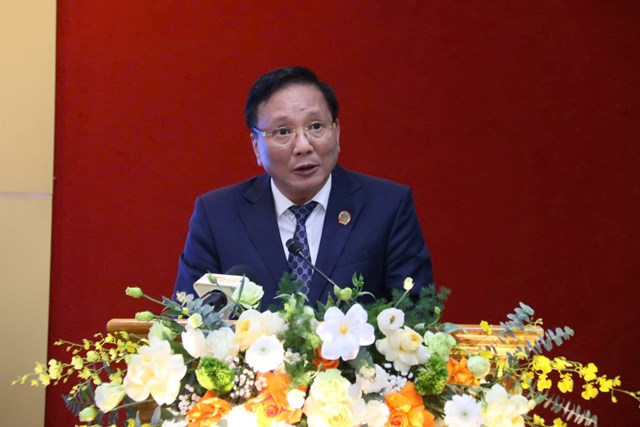 Đồng chí Lưu Tuấn Dũng, Chánh án TAND TP. Hải Phòng trình bày báo cáo tổng kết và phương hướng nhiệm vụ năm 2026.