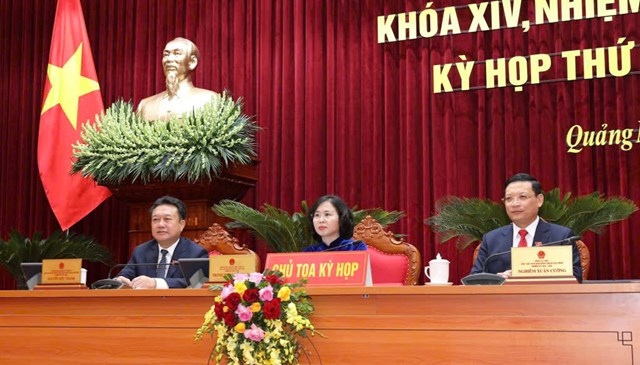 Đo&agrave;n chủ tọa điều h&agrave;nh kỳ họp