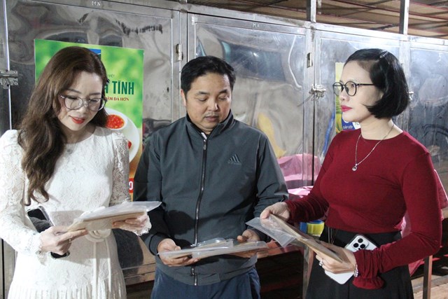 Anh Nguyễn Việt Hưng, Chủ cơ sở sản xuất bánh đa nem Lan Hưng OCOP 4 sao, xóm bắc Trị, xã Đồng Tiến, có sản phẩm được xuất sang Nhật Bản và Hàn Quốc