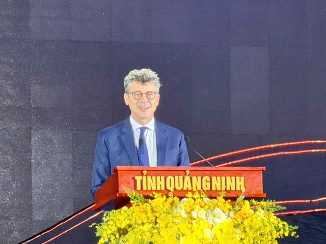 &Ocirc;ng Jonathan Baker, Trưởng Đại diện UNESCO tại Việt Nam, ph&aacute;t biểu tại buổi lễ, nhấn mạnh tr&aacute;ch nhiệm chung trong bảo vệ v&agrave; ph&aacute;t huy gi&aacute; trị Di sản.