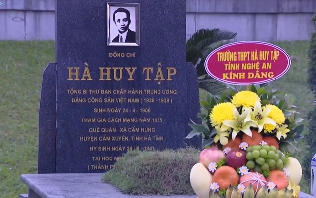 Trường THPT Hà Huy Tập đón nhận Huân chương Lao động hạng Nhất - Ảnh 3