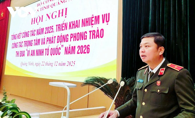 Thiếu tướng Nguyễn Tiến Trung, Giám đốc Công an tỉnh, phát biểu tại hội nghị.