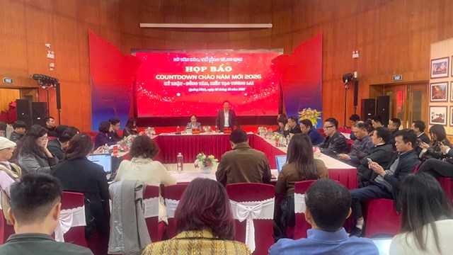 Quang cảnh họp b&aacute;o cung cấp th&ocirc;ng tin, chuẩn bị tổ chức Chương tr&igrave;nh nghệ thuật Ch&agrave;o năm mới &ndash; Countdown 2026 tại Quảng Ninh.