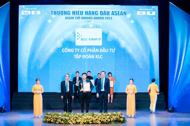 KLC Group đón nhận hai giải thưởng “Thương hiệu hàng đầu” và “Môi trường làm việc tốt nhất” tại ASEAN Top Brands Award 2023.
