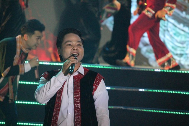 Và các ca sĩ Trung tâm Nghệ thuật Truyền thống Nghệ An