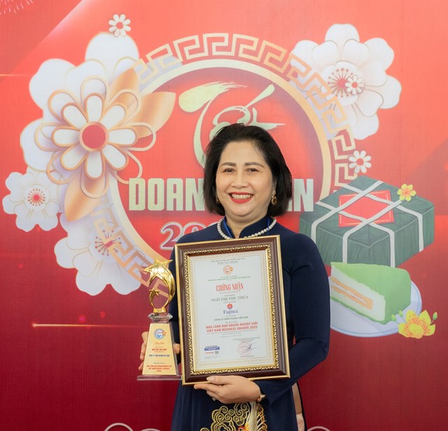 Bà Ngô Thị Thu Thủy – Tổng Giám đốc Fujiwa Việt Nam được xướng tên tại Lễ vinh danh Thương hiệu Mạnh Quốc gia lần thứ X.
