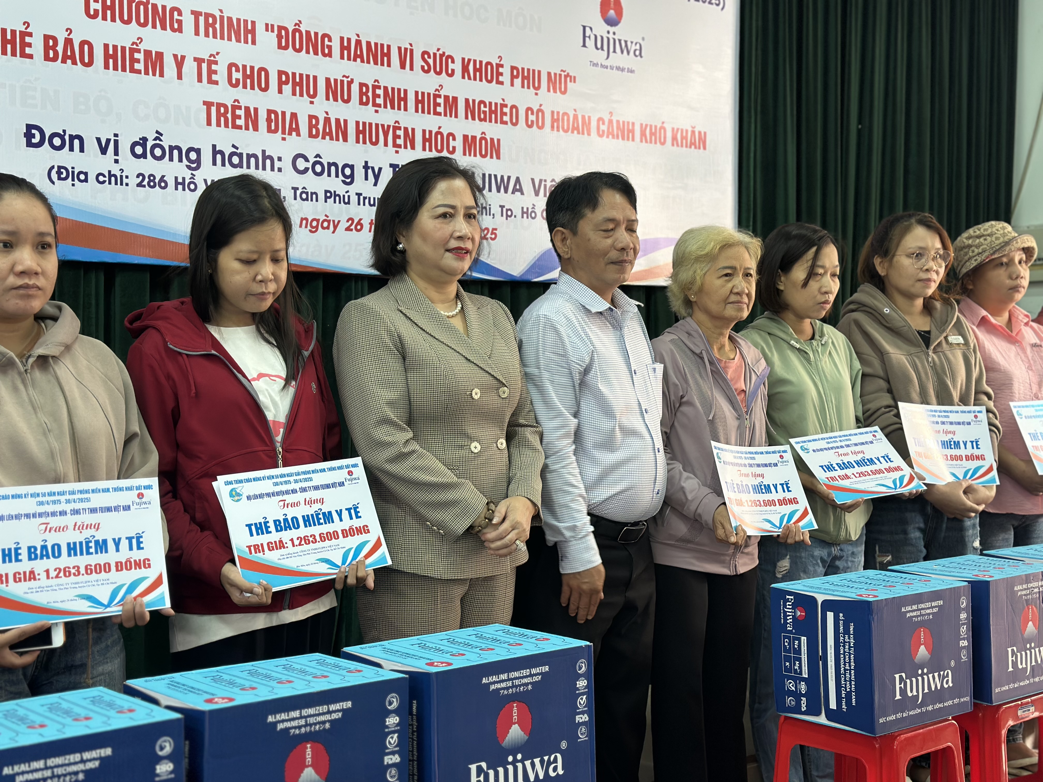 Fujiwa phối hợp cùng Hội Liên hiệp Phụ nữ huyện Hóc Môn trao tặng 34 thẻ bảo hiểm y tế cho phụ nữ có hoàn cảnh khó khăn.