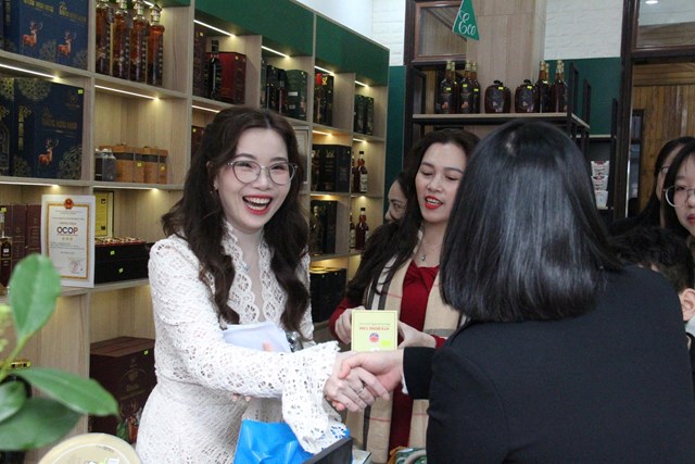 Ra mắt Trung tâm giới thiệu sản phẩm OCOP vùng miền tại Hà Tĩnh - Ảnh 1