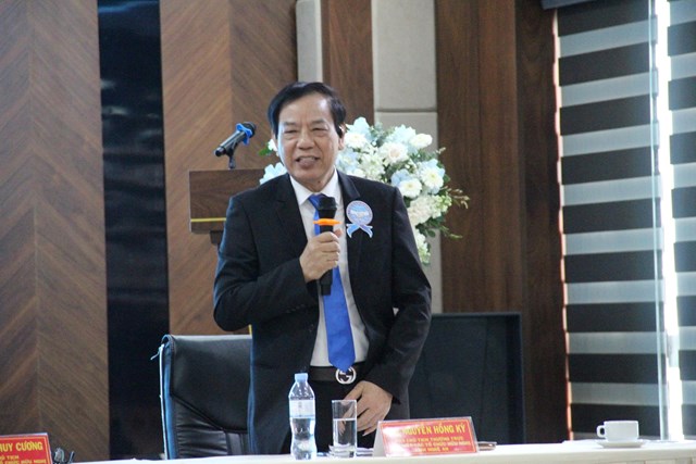 &Ocirc;ng Nguyễn Hồng Kỳ, Ph&oacute; Chủ tịch Thường trực Li&ecirc;n hiệp hữu nghị tỉnh Nghệ An &ndash; Cụm trưởng Cụm số 1, gợi &yacute; nội dung thảo luận tại Hội nghị.