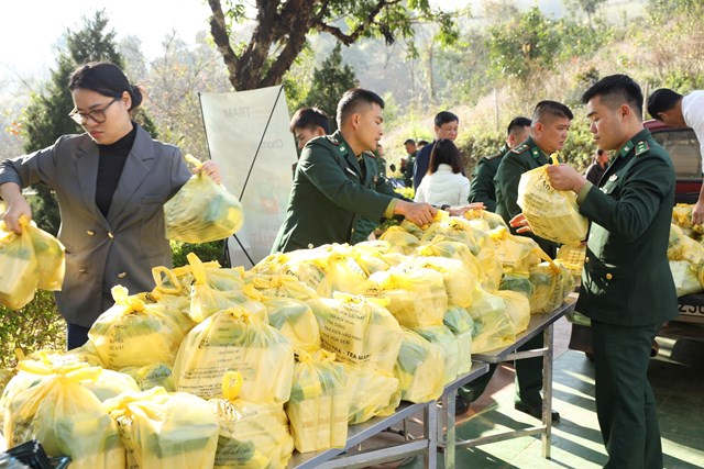 Mùa xuân ấm áp từ những người chiến sĩ Đồn Biên phòng Lóng Sập - Ảnh 2