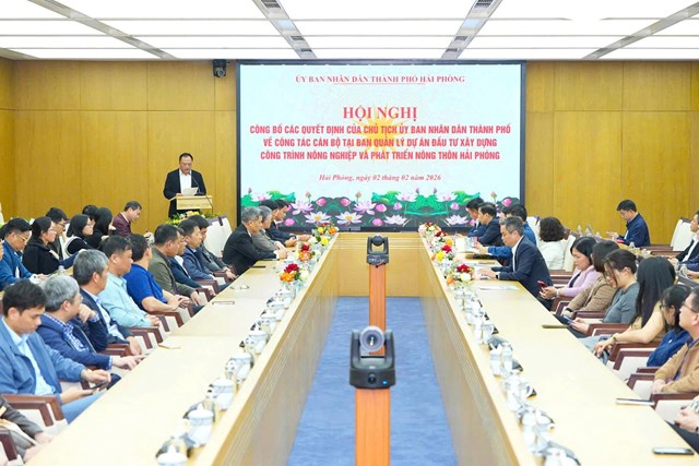 To&agrave;n cảnh Hội nghị c&ocirc;ng bố c&aacute;c Quyết định của Chủ tịch UBND th&agrave;nh phố Hải Ph&ograve;ng.