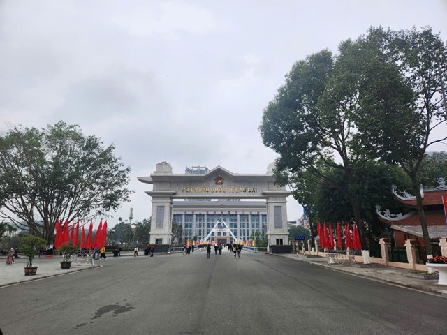 BĐBP tỉnh Lào Cai mang mùa xuân đến với đồng bào biên giới  - Ảnh 12