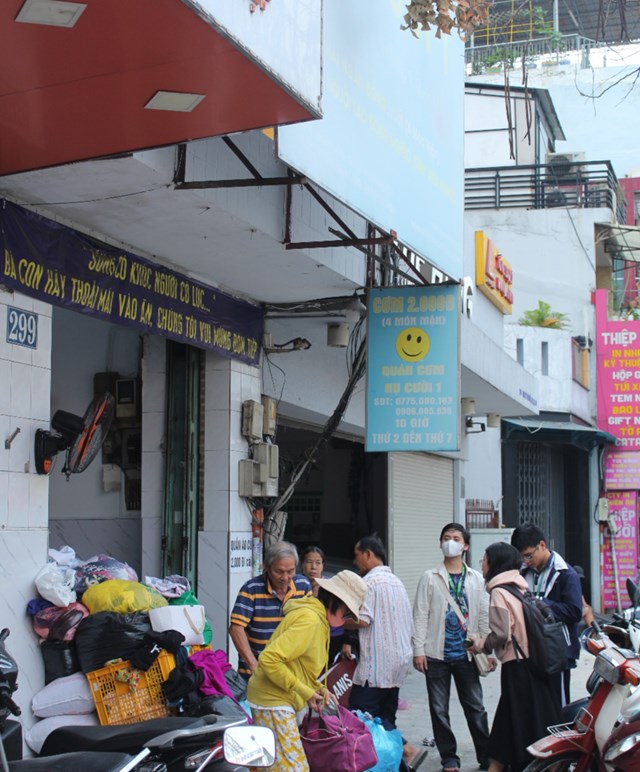 Qu&aacute;n Cơm X&atilde; Hội Nụ Cười 1 (229 L&yacute; Th&aacute;i Tổ) &ndash; điểm đến quen thuộc của nhiều người trong những ng&agrave;y gi&aacute;p Tết.