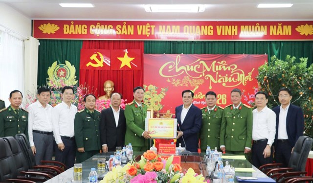 Lãnh đạo tỉnh Nghệ An thăm, chúc Tết các cơ quan, đơn vị trên địa bàn - Ảnh 2