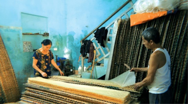 Bánh đa nem không chỉ là sản phẩm để bán mà còn là kí ức, là sự tiếp nối và lưu truyền của các thế hệ tại vùng đất Thổ Hà.