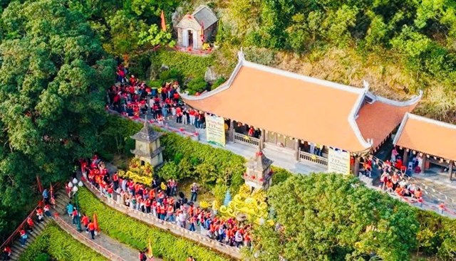 Du kh&aacute;ch thập phương về trẩy hội Xu&acirc;n Ngọa V&acirc;n, h&ograve;a m&igrave;nh trong kh&ocirc;ng gian văn h&oacute;a &ndash; t&acirc;m linh của quần thể Y&ecirc;n Tử &ndash; Vĩnh Nghi&ecirc;m &ndash; C&ocirc;n Sơn, Kiếp Bạc.