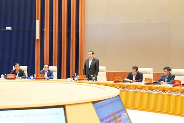 Đo&agrave;n gi&aacute;m s&aacute;t của Hội đồng Bầu cử quốc gia l&agrave;m việc với l&atilde;nh đạo th&agrave;nh phố Hải Ph&ograve;ng về tiến độ triển khai c&aacute;c nhiệm vụ chuẩn bị bầu cử.