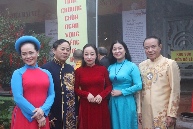 C&aacute;c Nghệ sĩ l&agrave; th&agrave;nh vi&ecirc;n C&acirc;u lạc bộ V&iacute; Giặm "S&aacute;ng đạo trong đời"