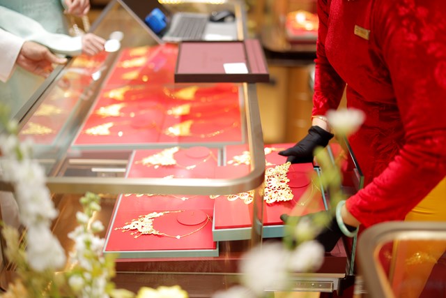 Không gian mua sắm sang trọng mang phong cách Indochine – đương đại tại cửa hàng 36A Nguyễn Trãi, Quận 1.