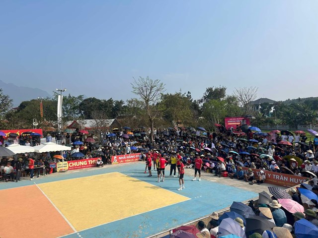 Các hoạt động văn hoá, văn nghệ được tổ chức từ những ngày trước đó, thu hút đông đảo nhân dân tham dự.